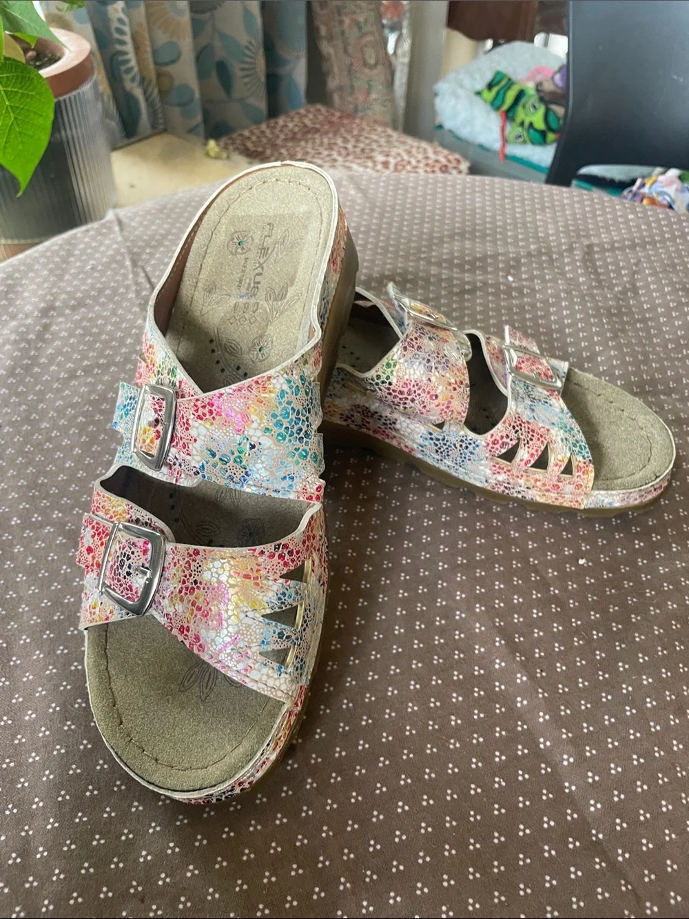 Flexes slide sandals